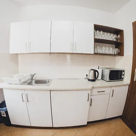 Cos Zydowska 33 * Poznaň